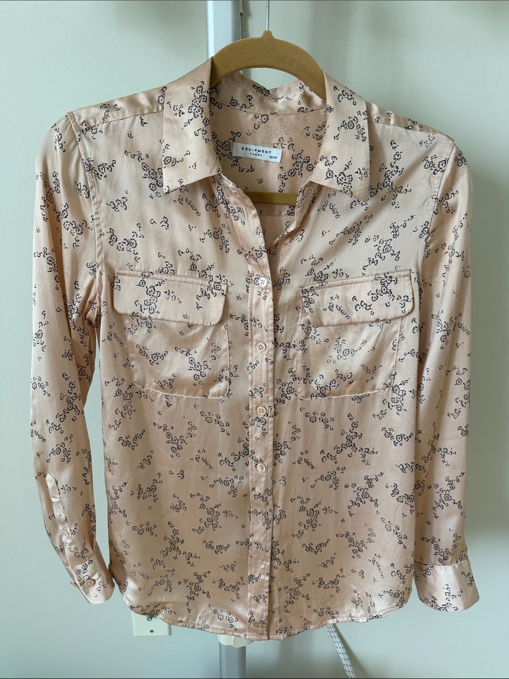 Equipment Peach Floral Silk Button-Down Shirt, sixe XS